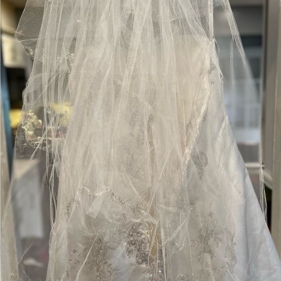 David’s Bridal - Picture 11 of 12